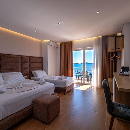 Erioni Hotel Sarandë Esterno foto