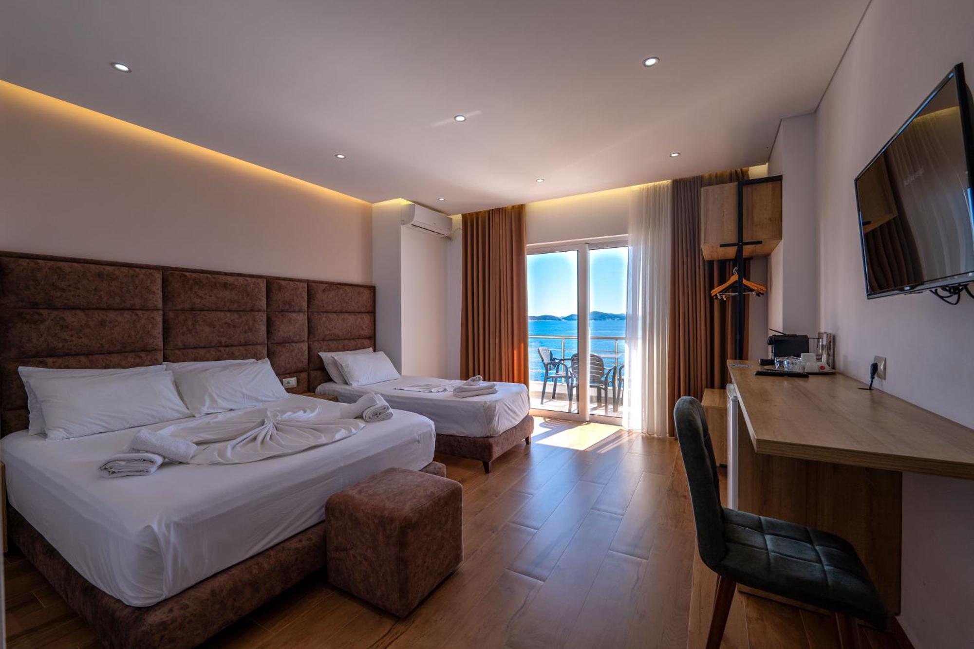 Erioni Hotel Sarandë Esterno foto