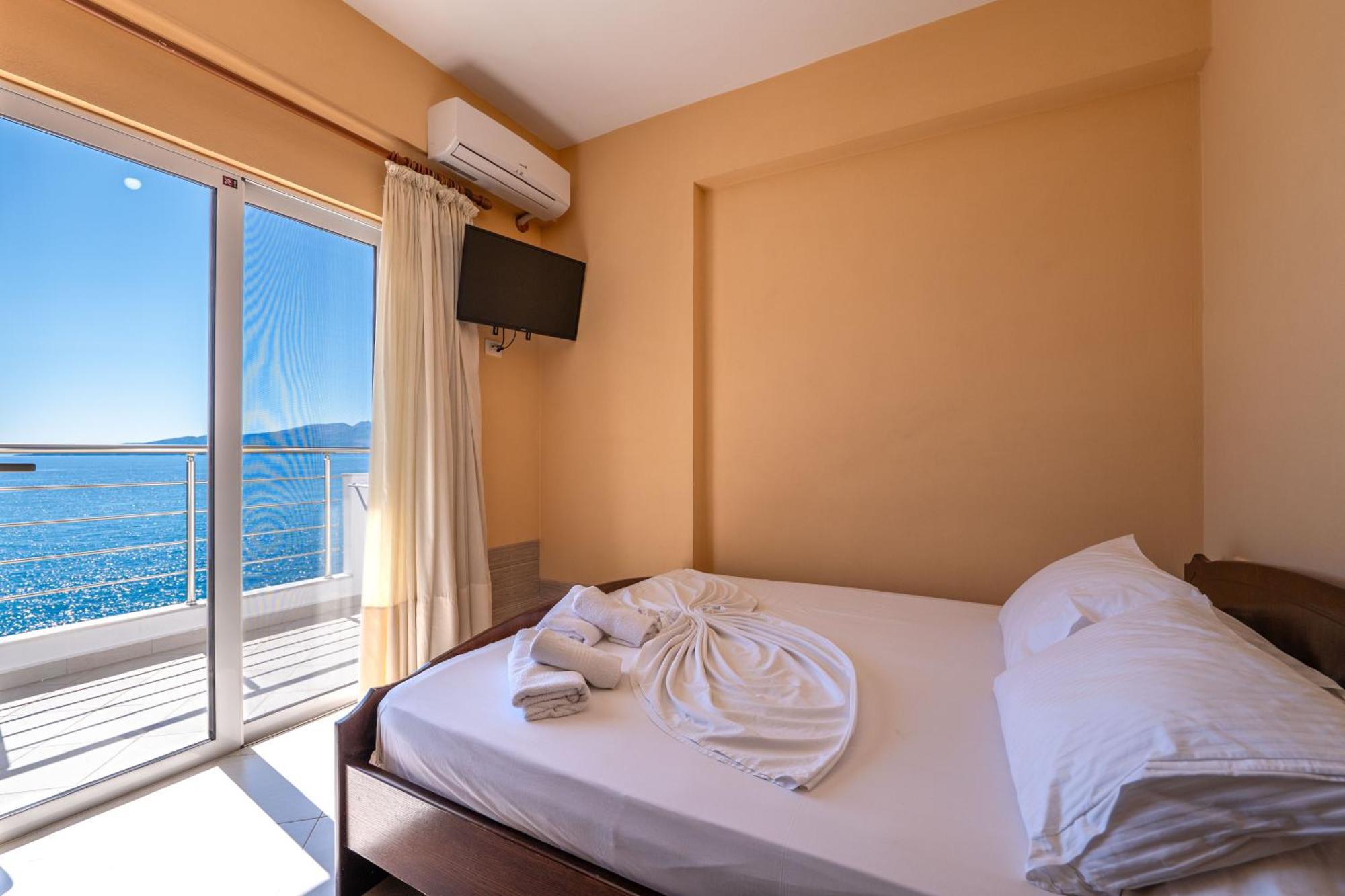 Erioni Hotel Sarandë Esterno foto